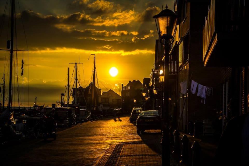 Zicht Op Zee Bed & Breakfast Urk Bagian luar foto