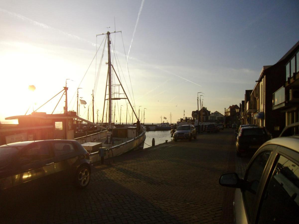 Zicht Op Zee Bed & Breakfast Urk Bagian luar foto